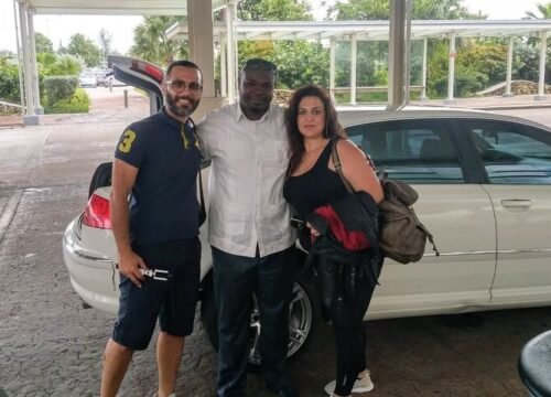 Luxury car service Nassau Bahamas